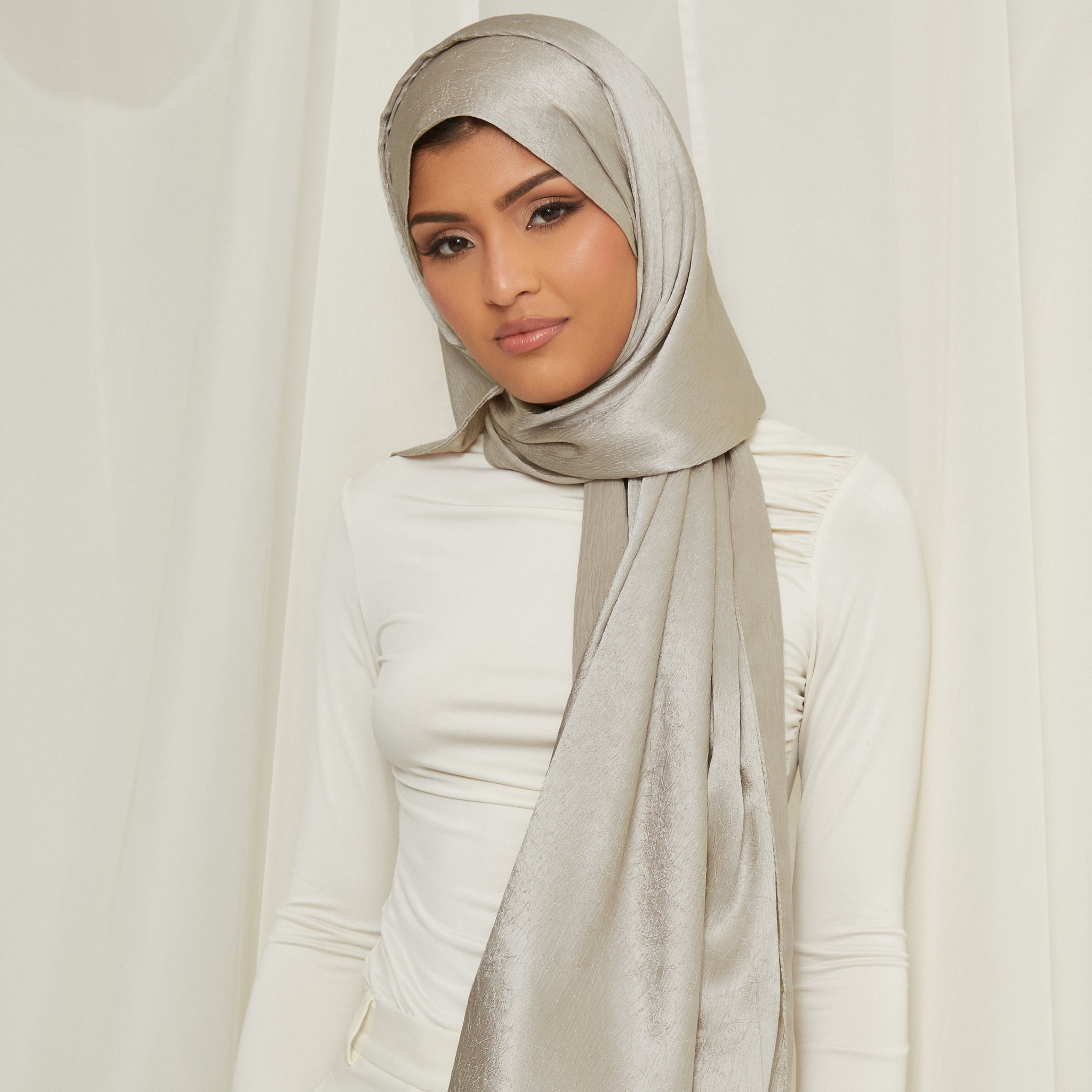 Voile Hijab en Satin Texturé Premium pour Femmes Musulmanes, Châle Uni, Turban en Satin Plissé, Promotion Ramadan