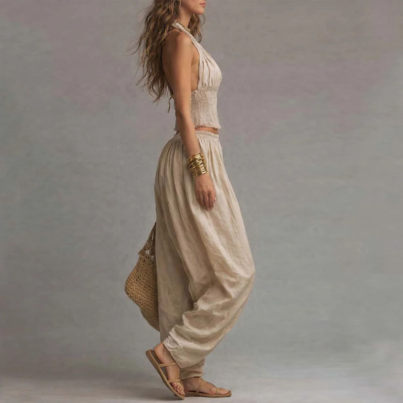 Ensemble 2 pièces bohème smocké : Crop top licou sans manches à col en V et dos nu + pantalon harem – Tenue décontractée pour femme, idéale pour les vacances printemps-été