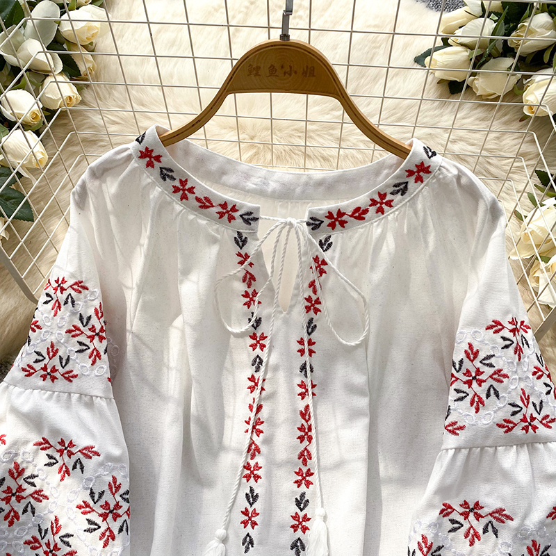 Chemisier vintage brodé floral pour femmes, manches lanternes, à lacets, ample, pour l'été 2026