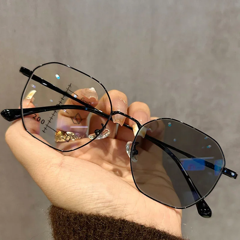 Lunettes de lecture photochromiques tendance pour femmes et hommes, monture carrée classique HD presbytie, couleur changeante, multifocales progressives