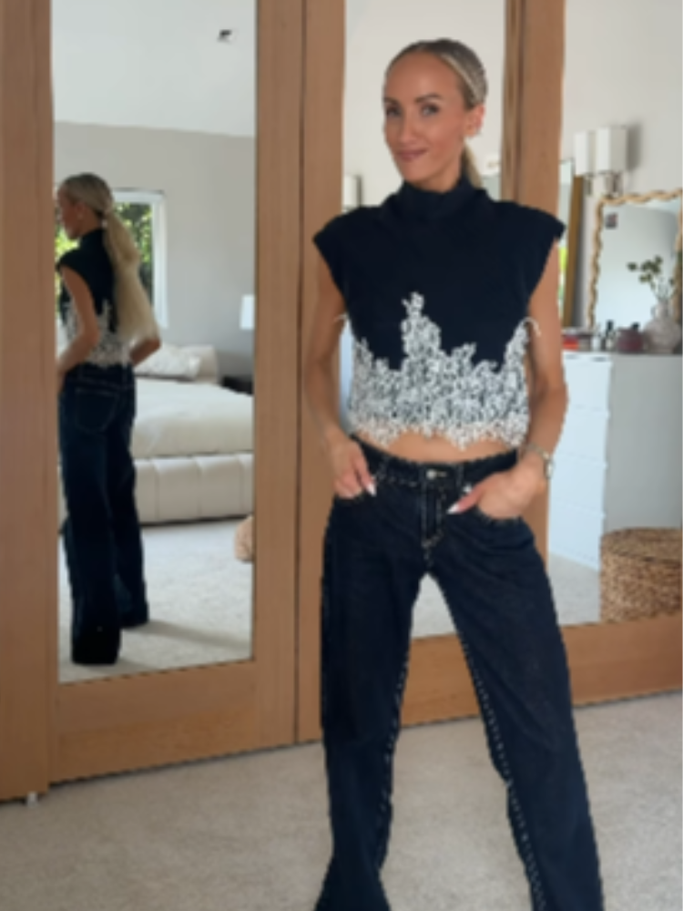 Ensemble jupe 2 pièces élégant pour femmes, en dentelle blanche, comprenant un haut court sans manches à col montant et une jupe mi-longue, idéal pour les fêtes et les tenues assorties de tous les jours.
