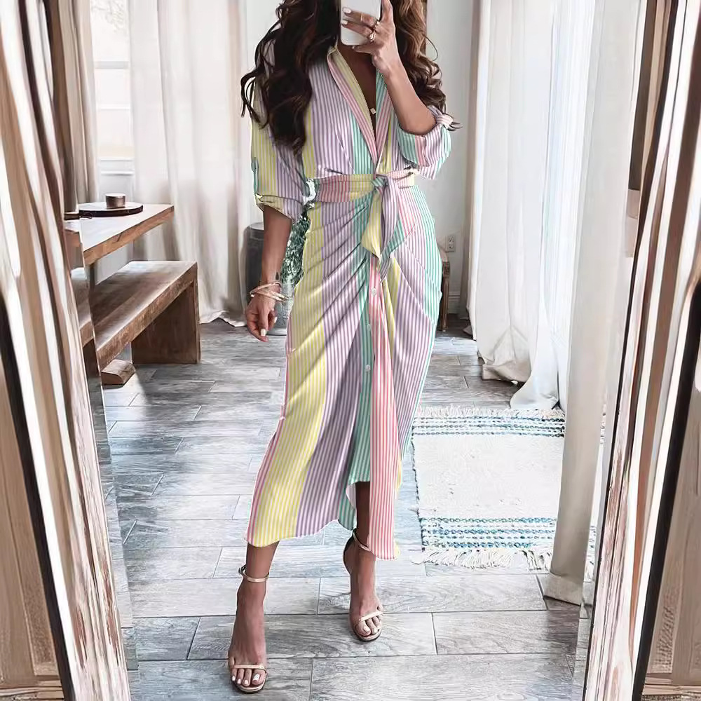 Robe chemise rayée à col en V pour femmes, manches trois quarts, taille ceinturée, plissée, fendue, longueur midi, tenue décontractée pour soirée
