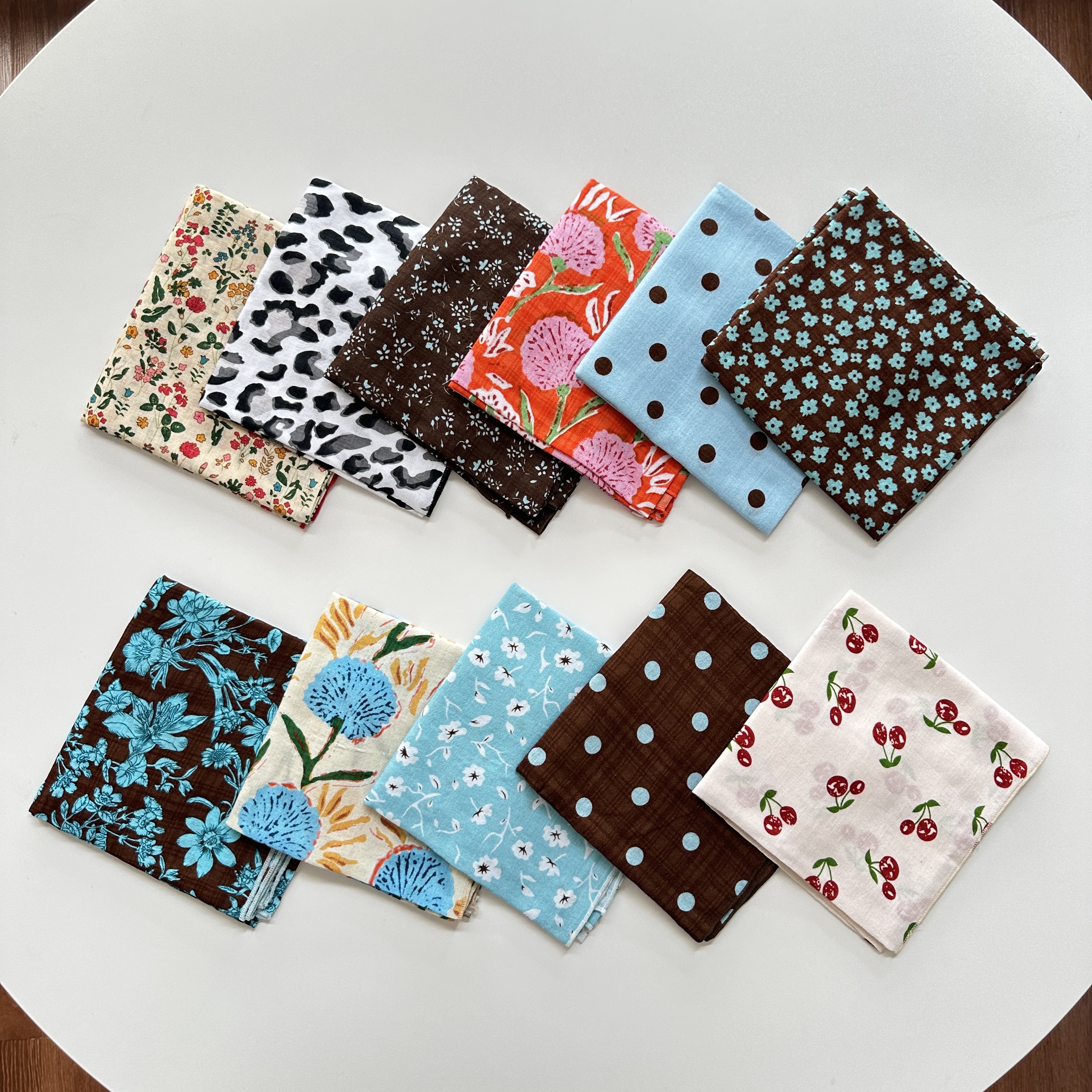 1 foulard carré pour femme, style carré de petite taille, en lin, motif imprimé floral frais, décoration vintage, peut être utilisé comme foulard, bandeau ou serre-tête.