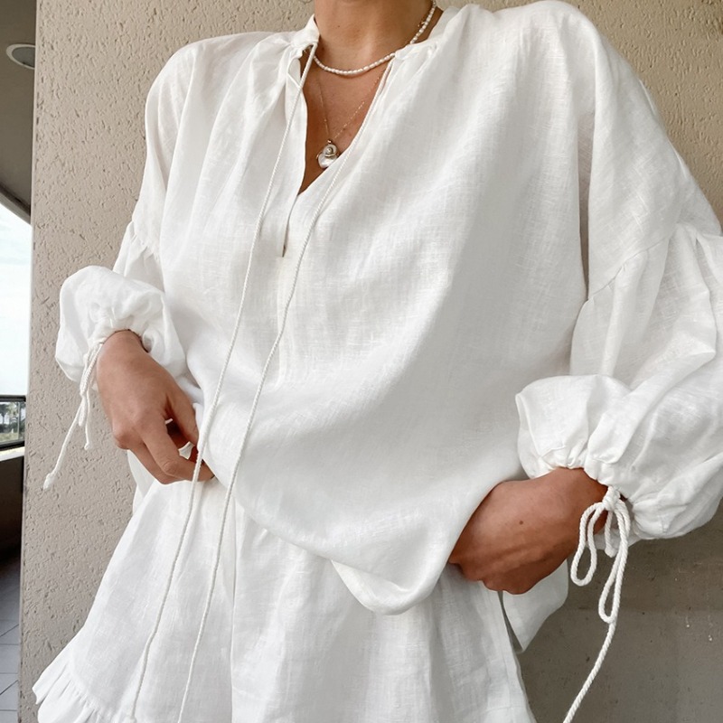 Ensemble de costume d'été 2 pièces pour femmes, chemisier à manches longues bouffantes, col en v ample, à lacets, tenues d'été, short à volants, ensembles de plage