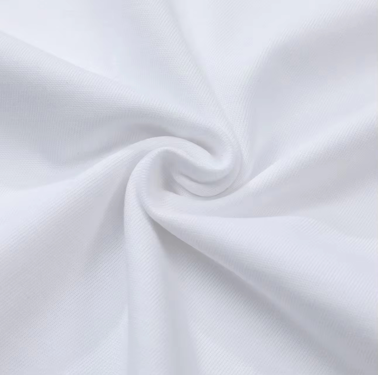 Ce nouveau t-shirt pour femme est confortable et respirant, un article indispensable pour les vacances à la plage et les soirées dignes d'Instagram, style Y2K.