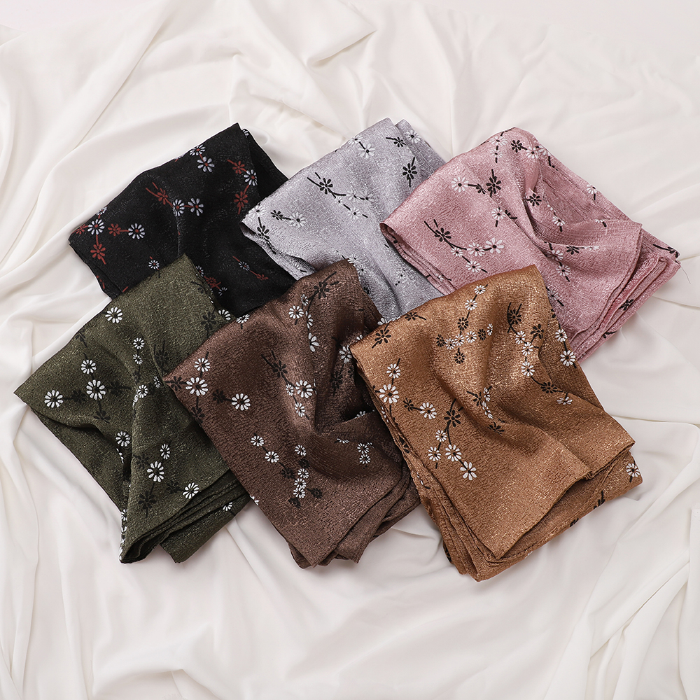 Hijab en satin pailleté de qualité supérieure, imprimé rétro de feuilles et de fleurs, écharpe respirante et soyeuse, couvre-chef islamique pour femmes, châle élégant.