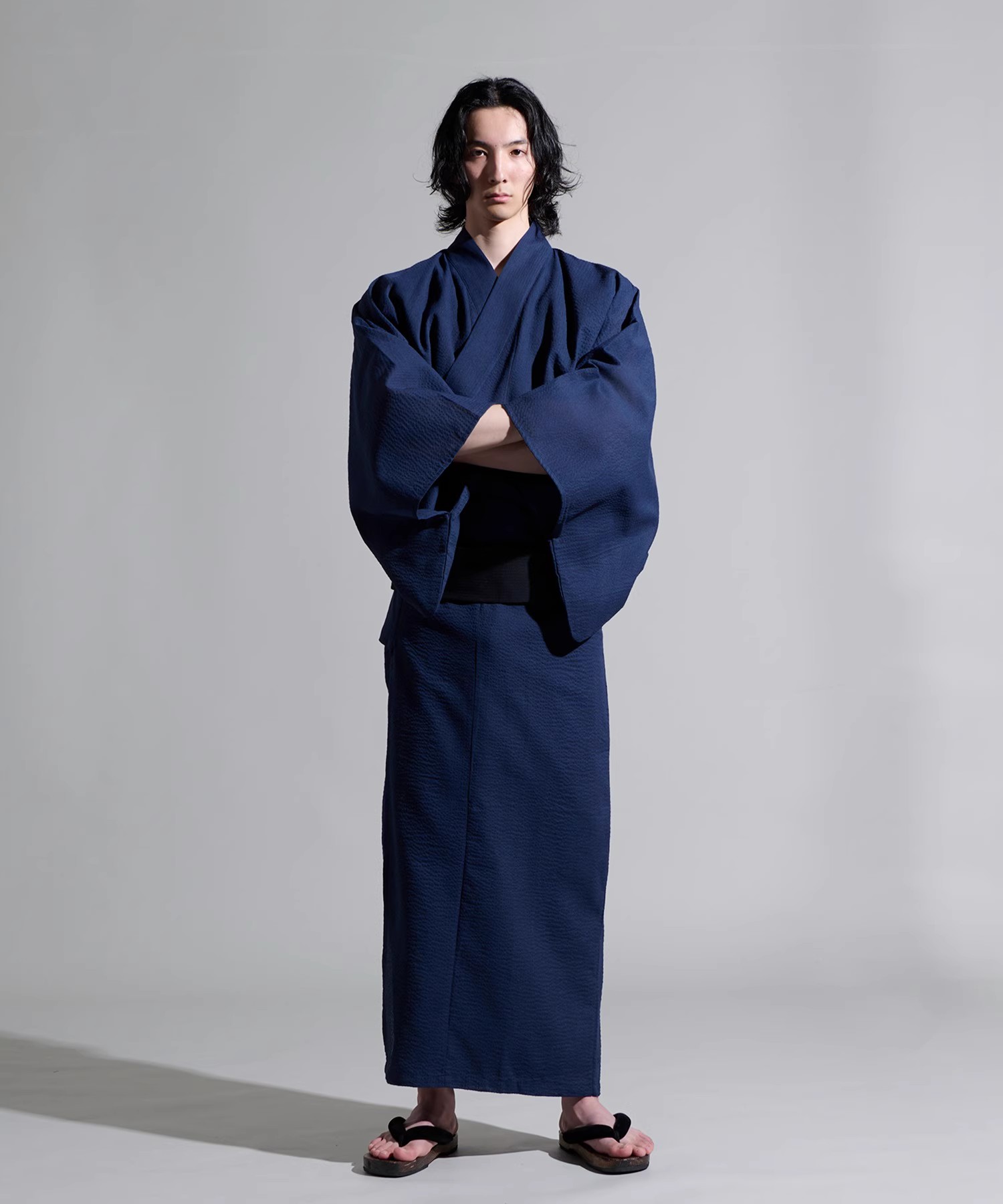 Ensemble Yukata japonais pour hommes – Kimono traditionnel de style samouraï en bleu marine, tenue de festival d'été Hanakuso