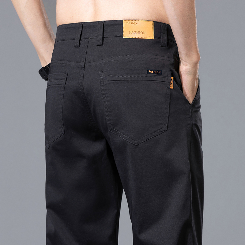 Pantalon droit en coton extensible pour homme, style décontracté chic, avec patchs lettres classiques, léger, taille mi-haute, collection été 2026