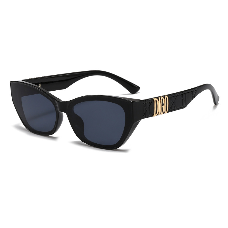 Lunettes carrées de mode de style vintage européen et américain avec sangles à monture décorative. Convient à un usage quotidien, aux photos de rue