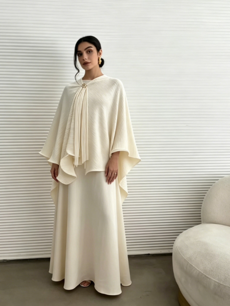 Ensemble Abaya élégant et luxueux blanc crème avec cape ample, haut et jupe longue pour femme musulmane, tenue formelle modeste pour l'Aïd, soirée, fête ou rendez-vous