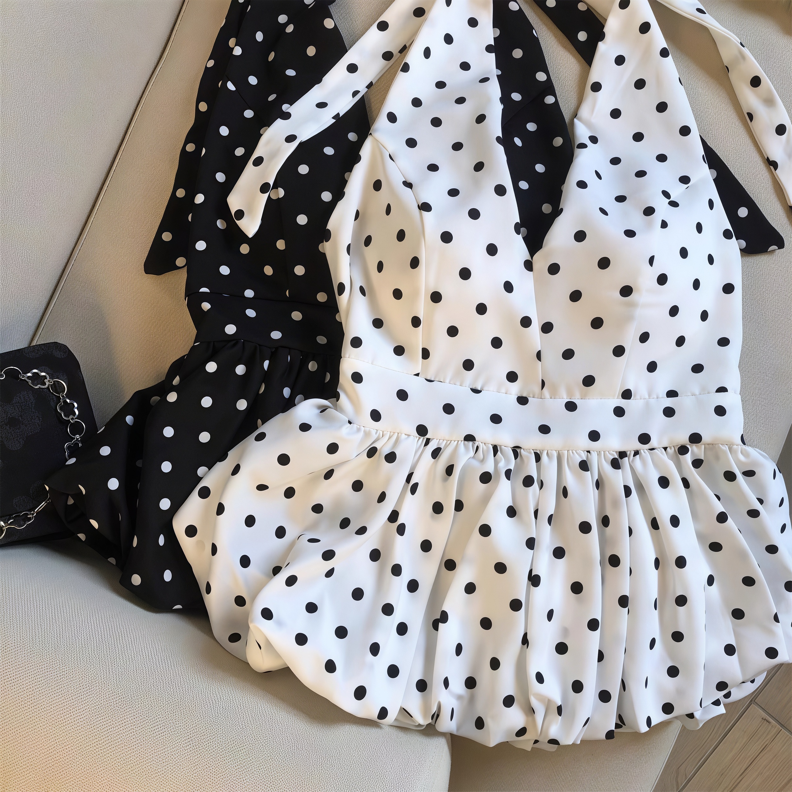 Robe courte à pois pour femmes, col halter, dos nu, nœud à nouer, jupe bouffante à volants, robe d'été pour soirée, robe courte pour femmes.