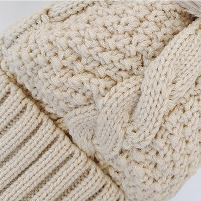 Bonnet en tricot torsadé doux pour femme, protection auditive chaude pour l'automne, avec pompon en fourrure, anti-froid, pour la neige