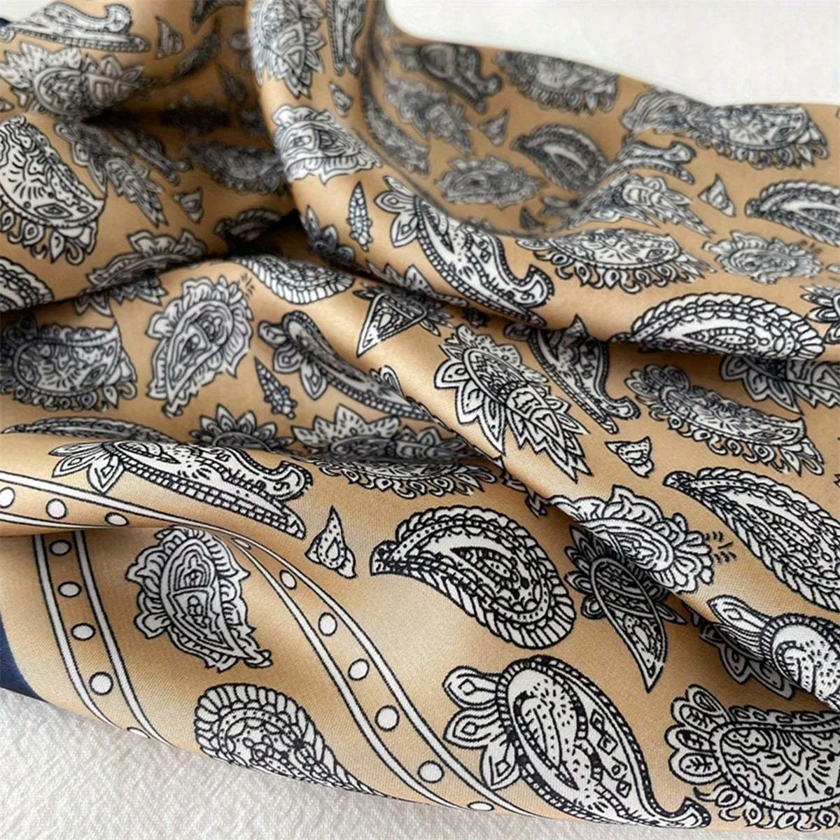 1 foulard à larges bords en imitation soie imprimé paisley pour hommes, foulard pour hommes, adapté aux occasions décontractées, aux activités de plein air,