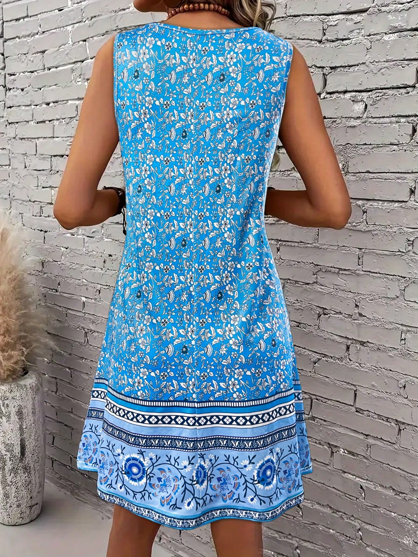Robe mini sans manches à imprimé floral ethnique bleu bohème pour femme, robe décontractée à col rond et coupe évasée, idéale pour les vacances d'été à la plage