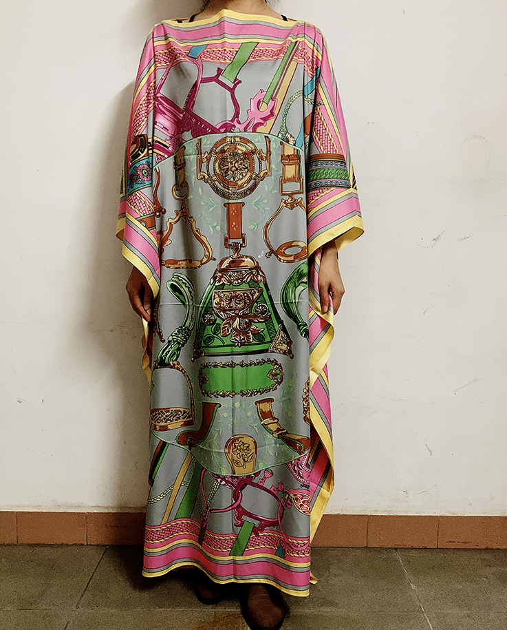Longueur 130 cm, tour de poitrine 130 cm, élégante robe caftan en soie imprimée, coupe ample, style dashiki, robe longue pour femmes musulmanes africaines.