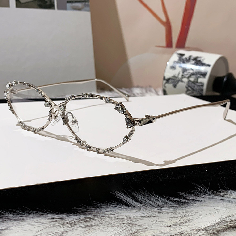 Petites lunettes de soleil ovales brillantes en cristal pour femmes, nouvelle mode en alliage strass, lunettes de soleil de luxe pour dames, nuances rondes sexy pour la conduite