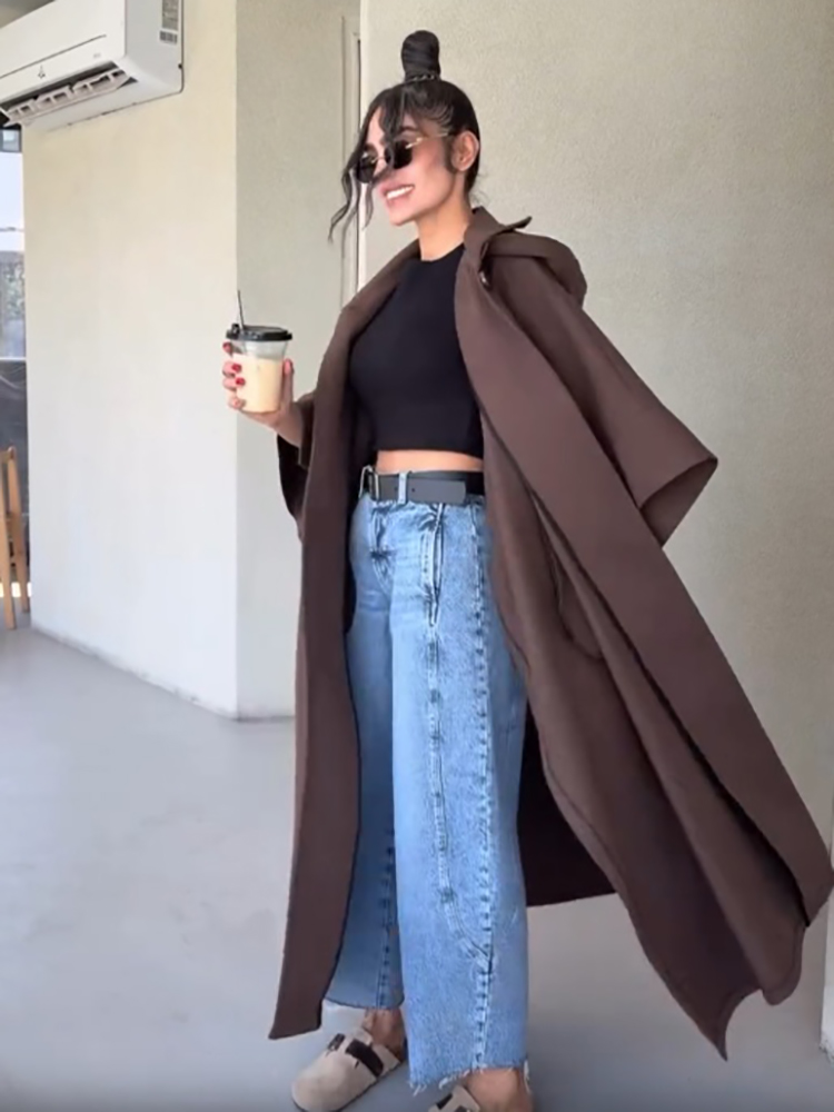 Manteau long élégant de style cape à capuche vintage, ample et décontracté pour femmes, vêtement d'extérieur tendance et à la mode pour l'automne.