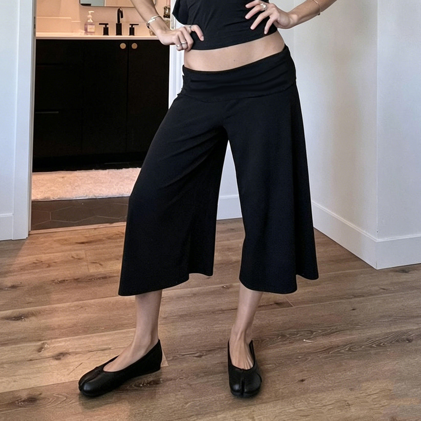 SUCHCUTE Pantalon Capri Femme en Maille Taille Basse à Rabat, Coupe Ample et Fluide, Jambes Larges, Style Y2K, Décontracté Streetwear, Nouveau