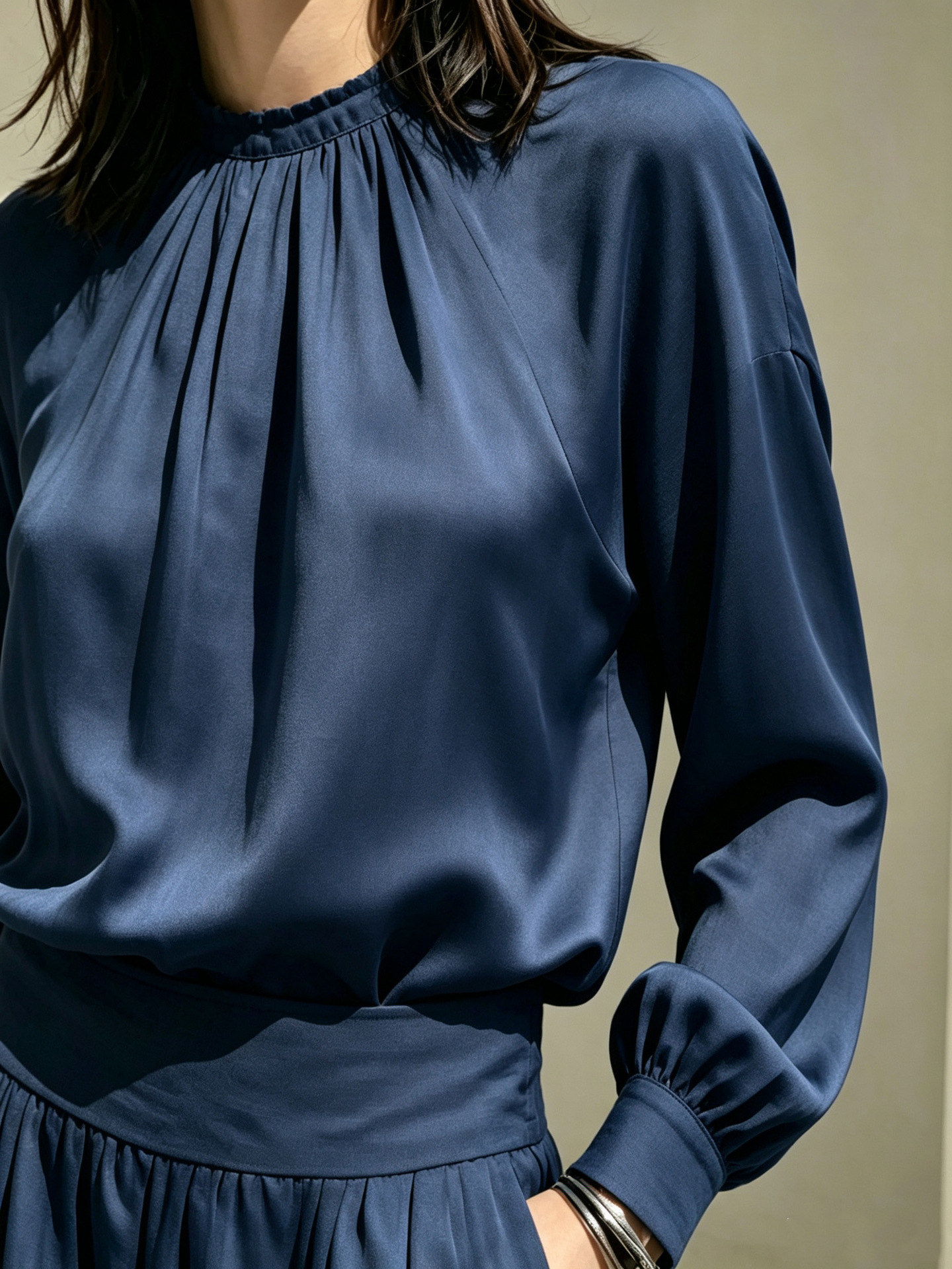 Nouvelle collection automne 2026 européenne et américaine : Ensemble décontracté et haut de gamme à col montant, comprenant un chemisier ample et un pantalon à jambes larges pour femmes.