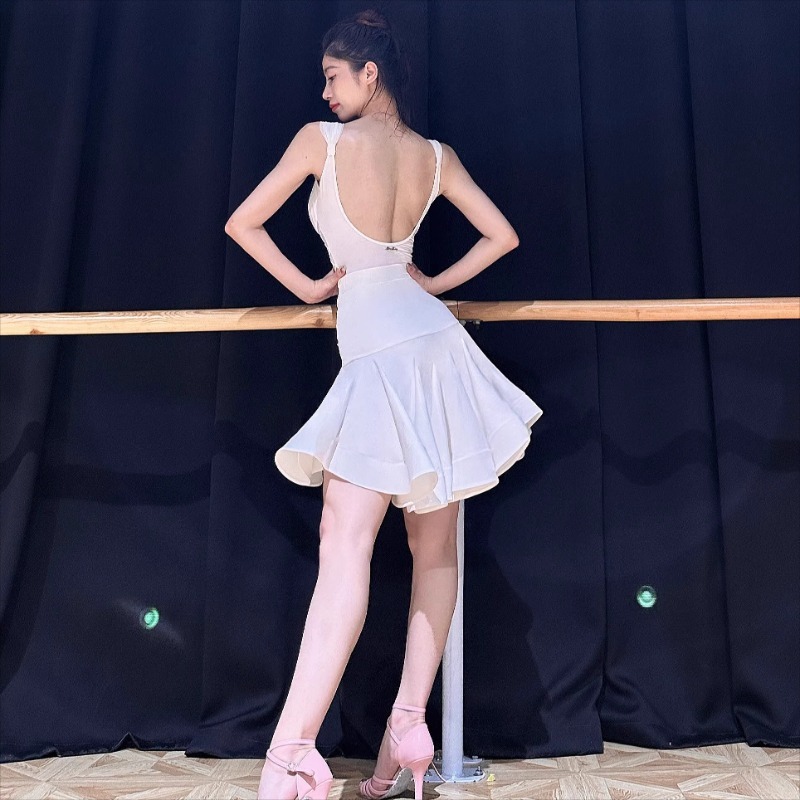 Robe de danse latine pour femmes, tenues en dentelle, hauts de soutien-gorge, jupe à volants, Costumes de spectacle sur scène pour concours de danse pour adultes