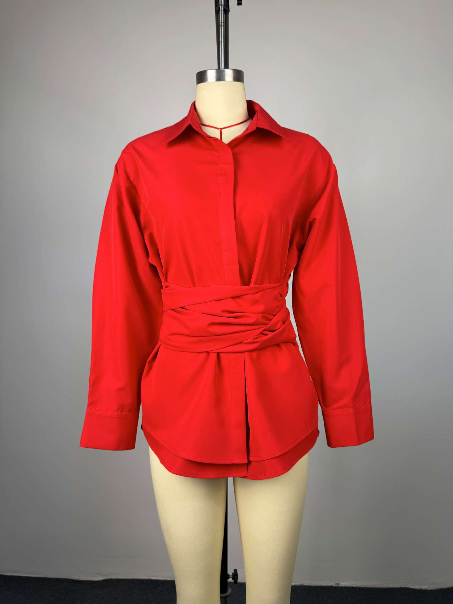 Chemisier blanc vintage pour femme, col rabattu, manches longues, taille ajustée, style Y2K streetwear, chemise élégante à empiècements, Printemps 2026