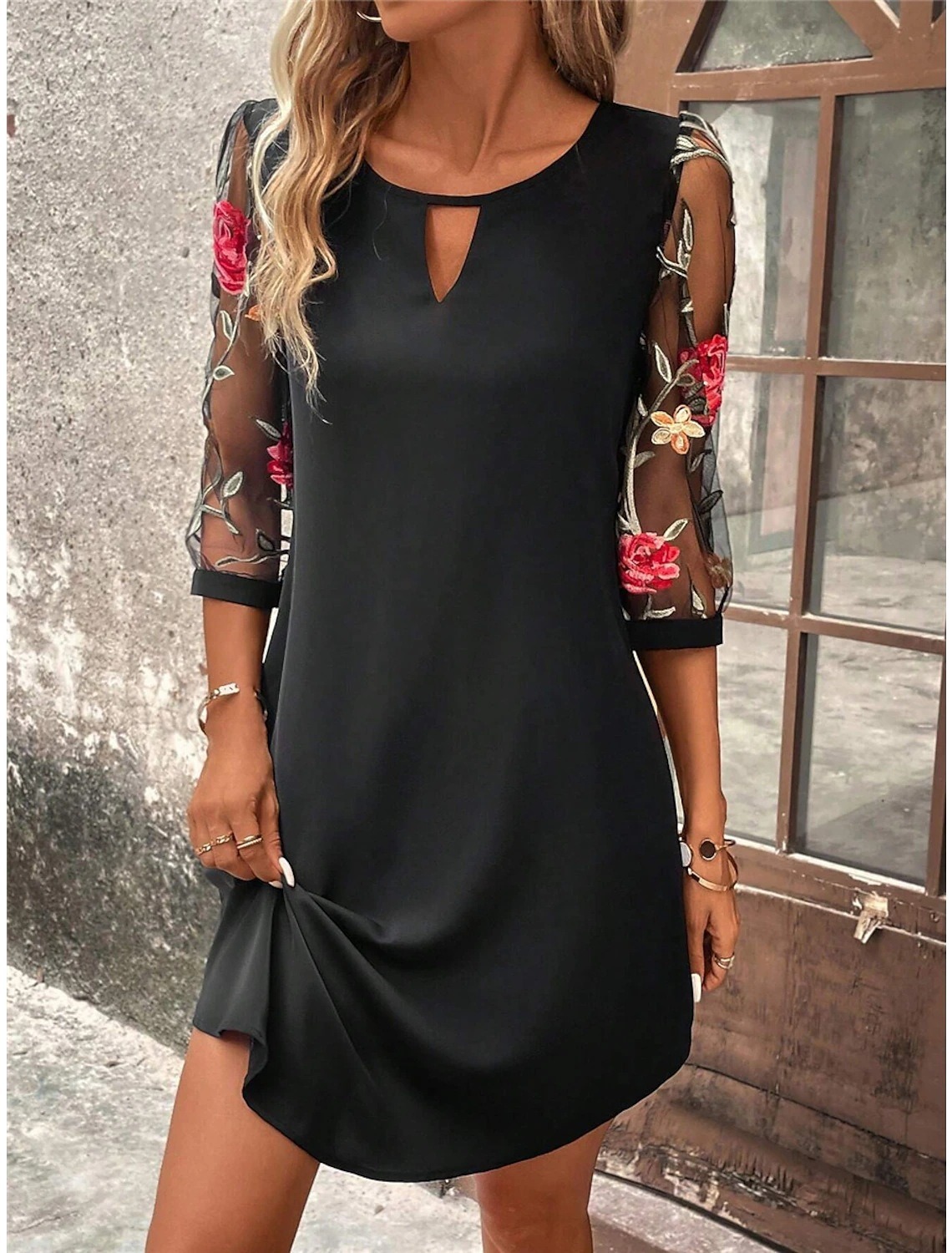 Robe d'été tendance pour femme 2026 – Mini-robe décontractée en dentelle brodée et maille, manches trois-quarts, col rond
