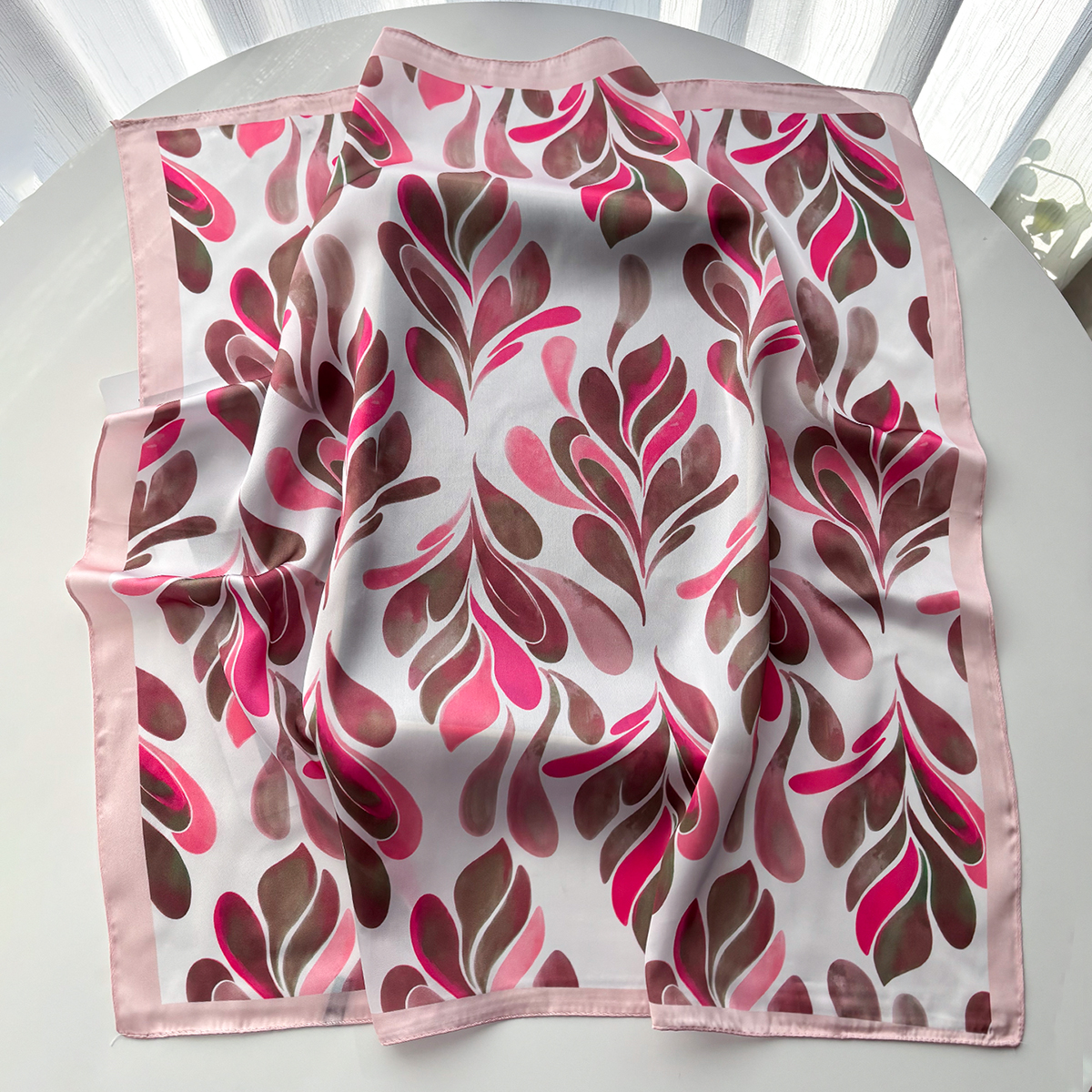 Foulard carré imprimé de luxe pour femmes, Imitation soie, Bandanas à la mode, Hijab, foulard élégant, châle de plage