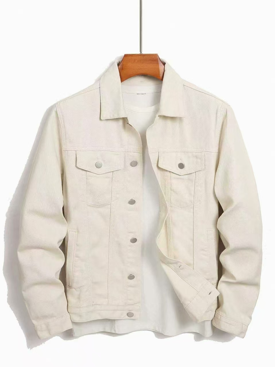 Veste en jean unie décontractée blanc cassé, lumineuse et rafraîchissante, pleine d'une ambiance jeune, idéale pour le printemps et l'automne