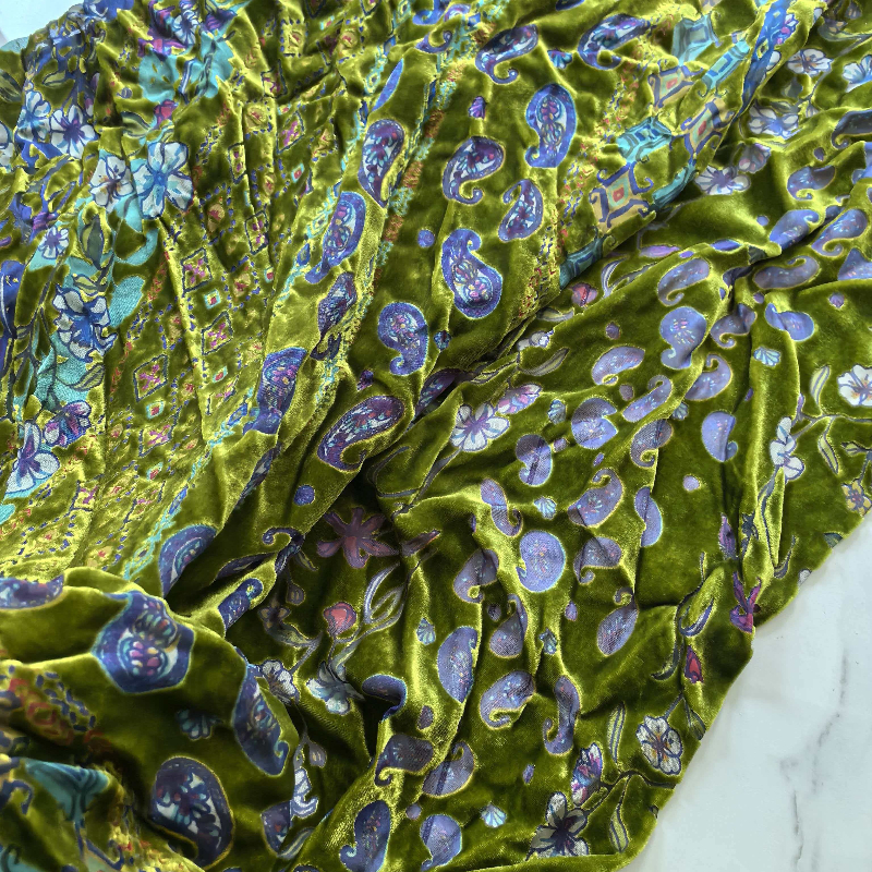 Tissu en velours brûlé vert soie à motif floral cachemire, vendu au mètre, pour robes d'été, tissu de créateur micro-transparent, largeur 140 cm