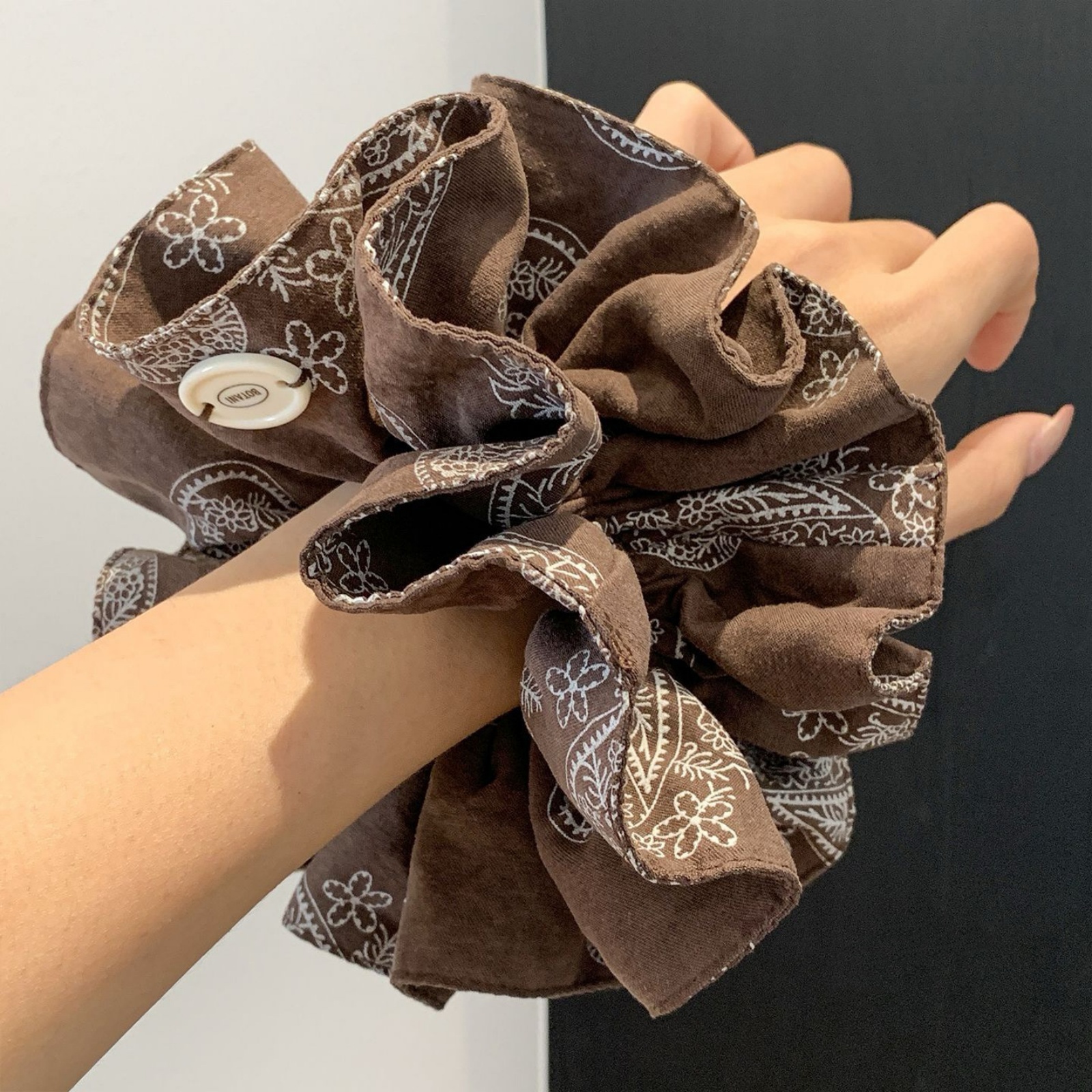 1PC Chouchous Vintage Imprimé Bandana pour Femme, Marron Gris, en Tissu, Mignons, Élastiques, Accessoires Capillaires Quotidiens