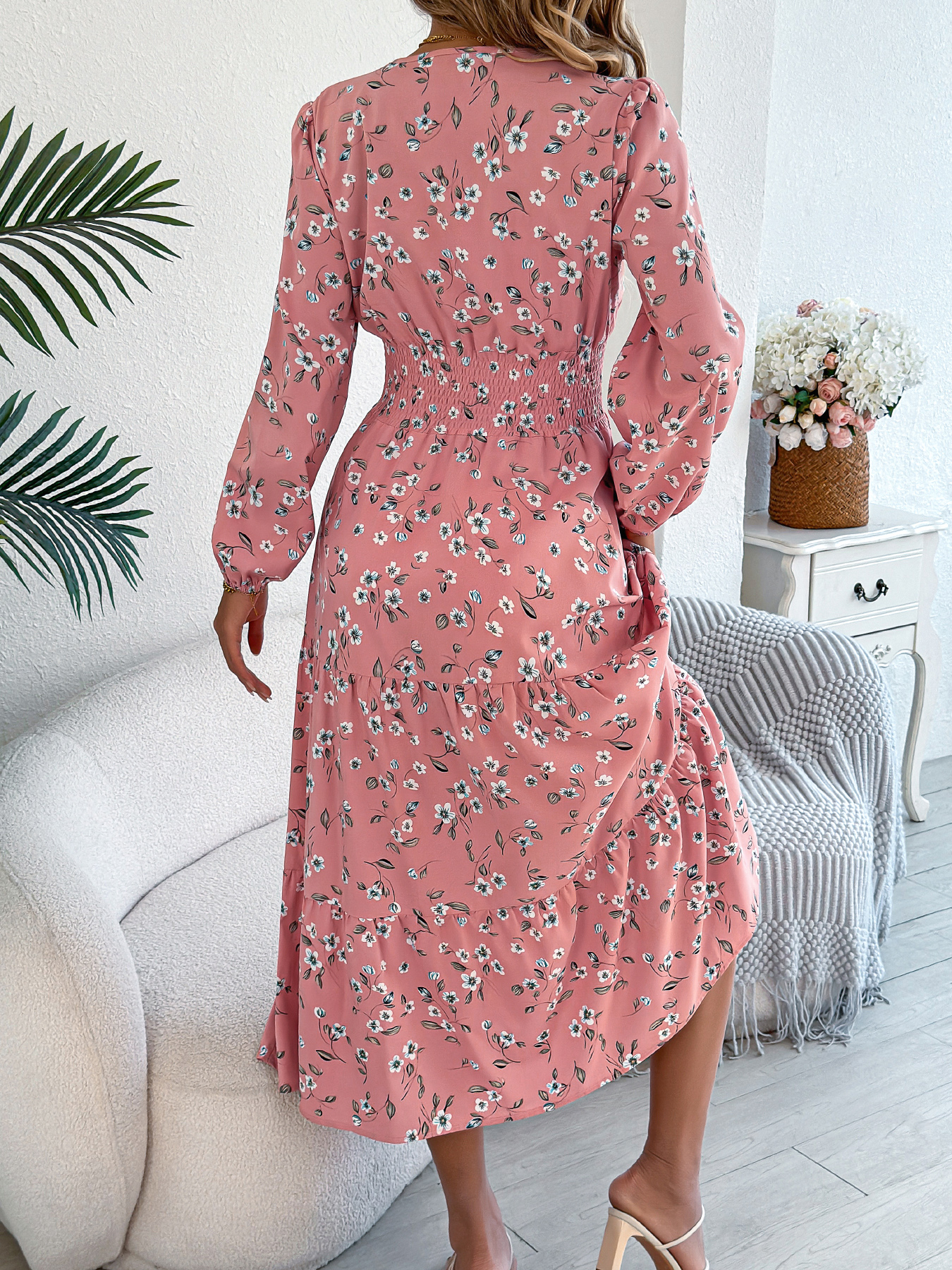 Robe mi-longue à manches longues pour femmes, imprimé floral, col en V, taille smockée, ourlet à volants, pour l'automne, l'hiver et les vacances.