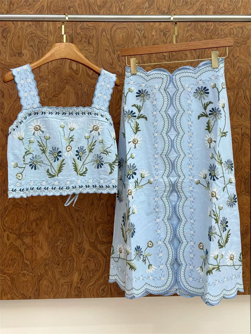 Débardeur camisole brodé de fleurs 2 couleurs pour femme + Gilet court sans manches ou Jupe midi fendue taille haute droite