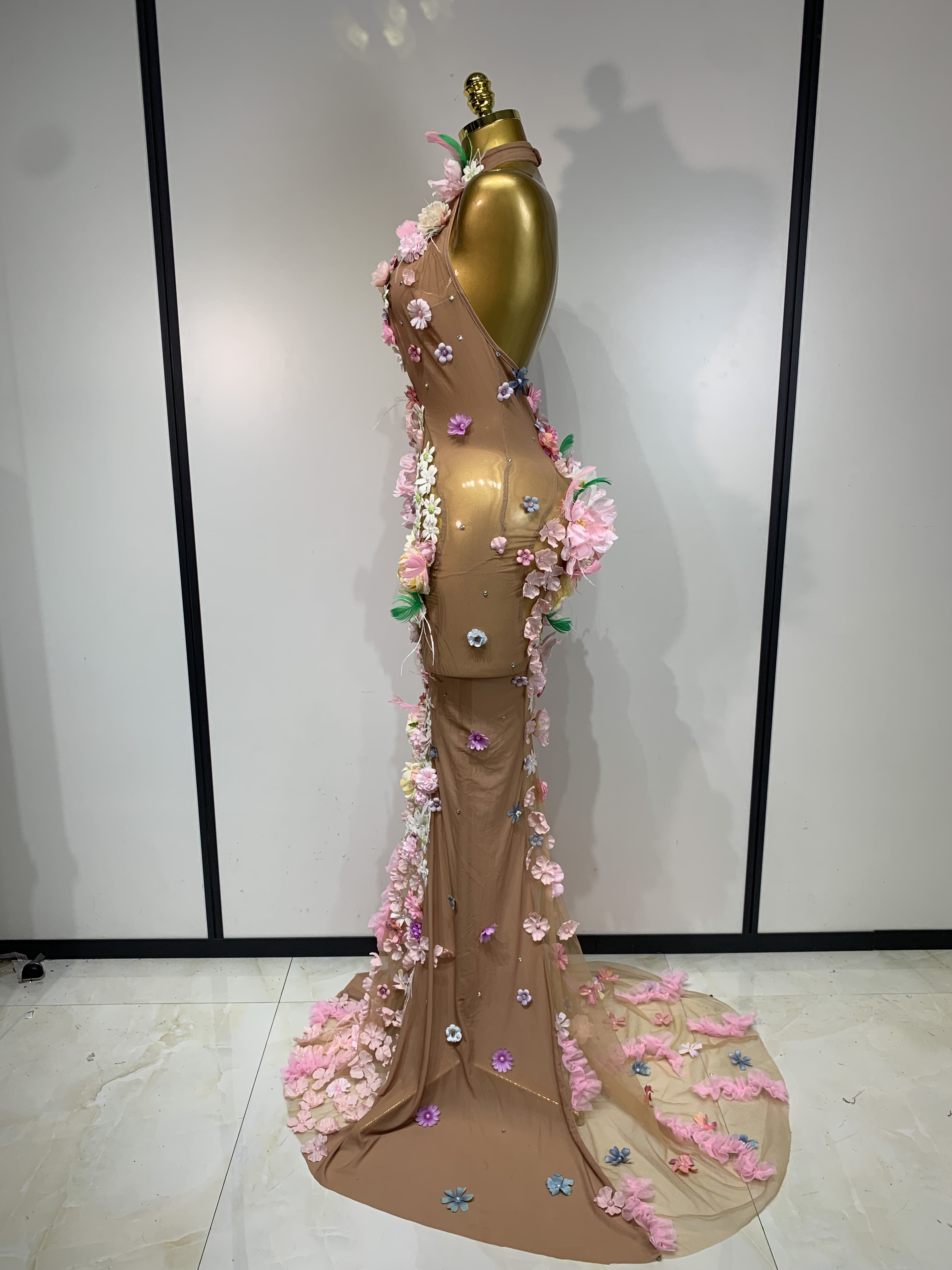 Robe longue de luxe en maille transparente à fleurs 3D, sexy, à col halter, pour femmes, soirée, anniversaire, séance photo, club, scène.