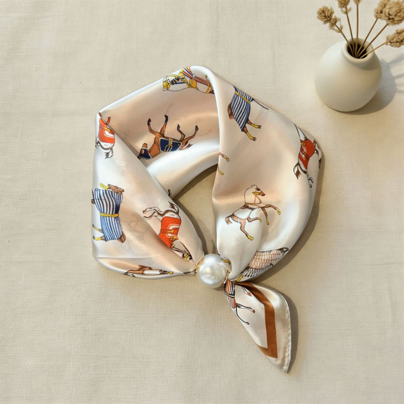 Écharpe carrée magnétique en soie pour femme, fine, printemps-été, avec pendentif en perles, chaîne de clavicule, foulard de cou