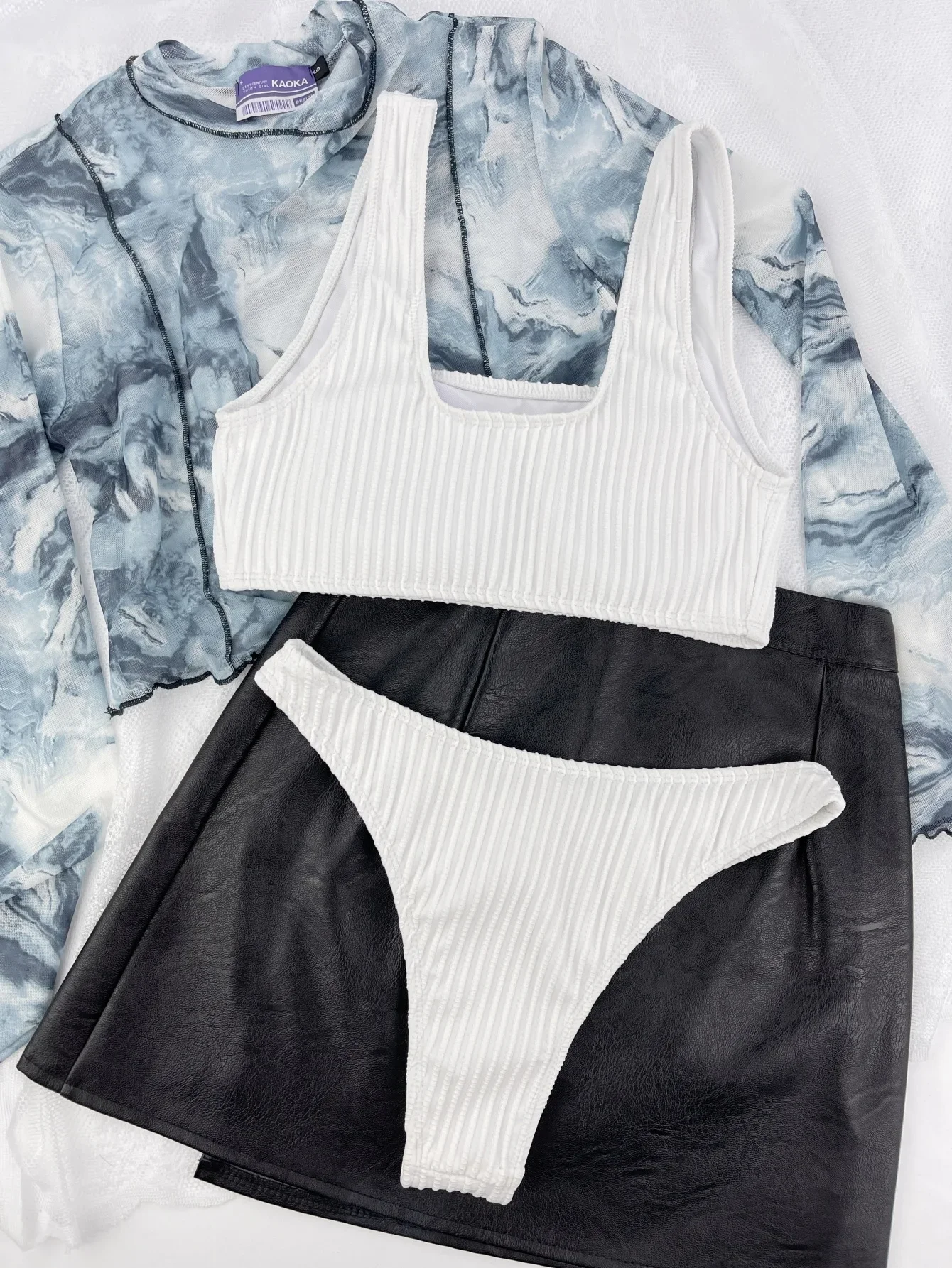 Bikini 2026 Sexy Blanc et Noir Côtelé Push-Up Micro Maillot de Bain Séparé Femme Plage Deux Pièces Tenue de Bain