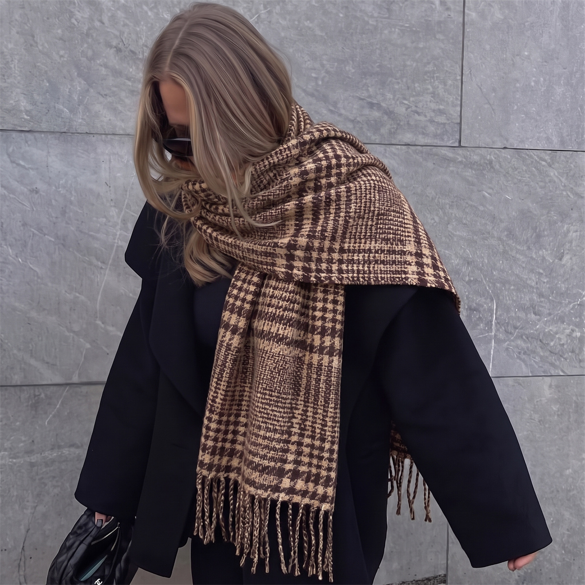 Écharpe à carreaux pour femmes, douce imitation cachemire, écharpe à franges, motif classique à petites carreaux, châle chaud d'hiver, tendance.