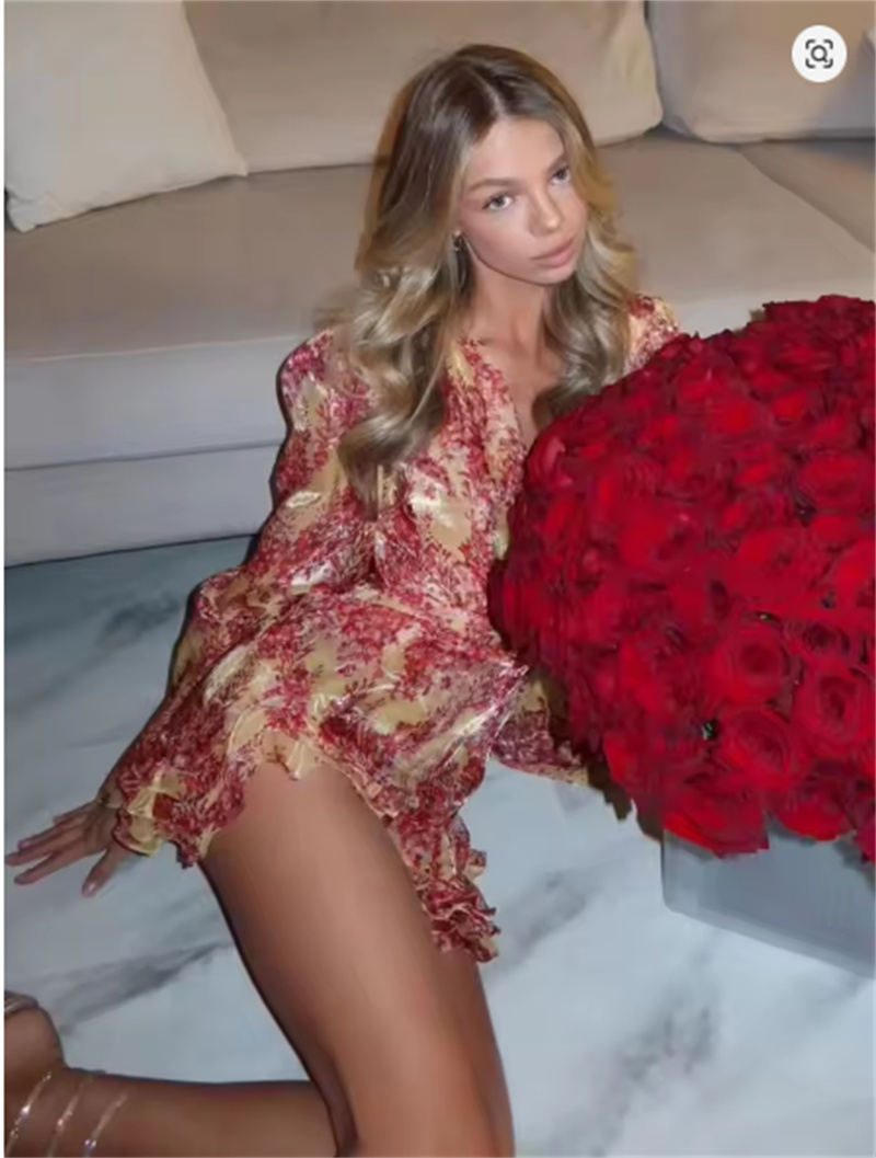Nouvelle Arrivée 2026 – Robe Courte Bohème Femme Imprimé Floral Rouge et Jaune Coucher de Soleil, Sexy, Décolleté Plongeant en V, Taille Nouée, Manches Cloche Évasées Longues