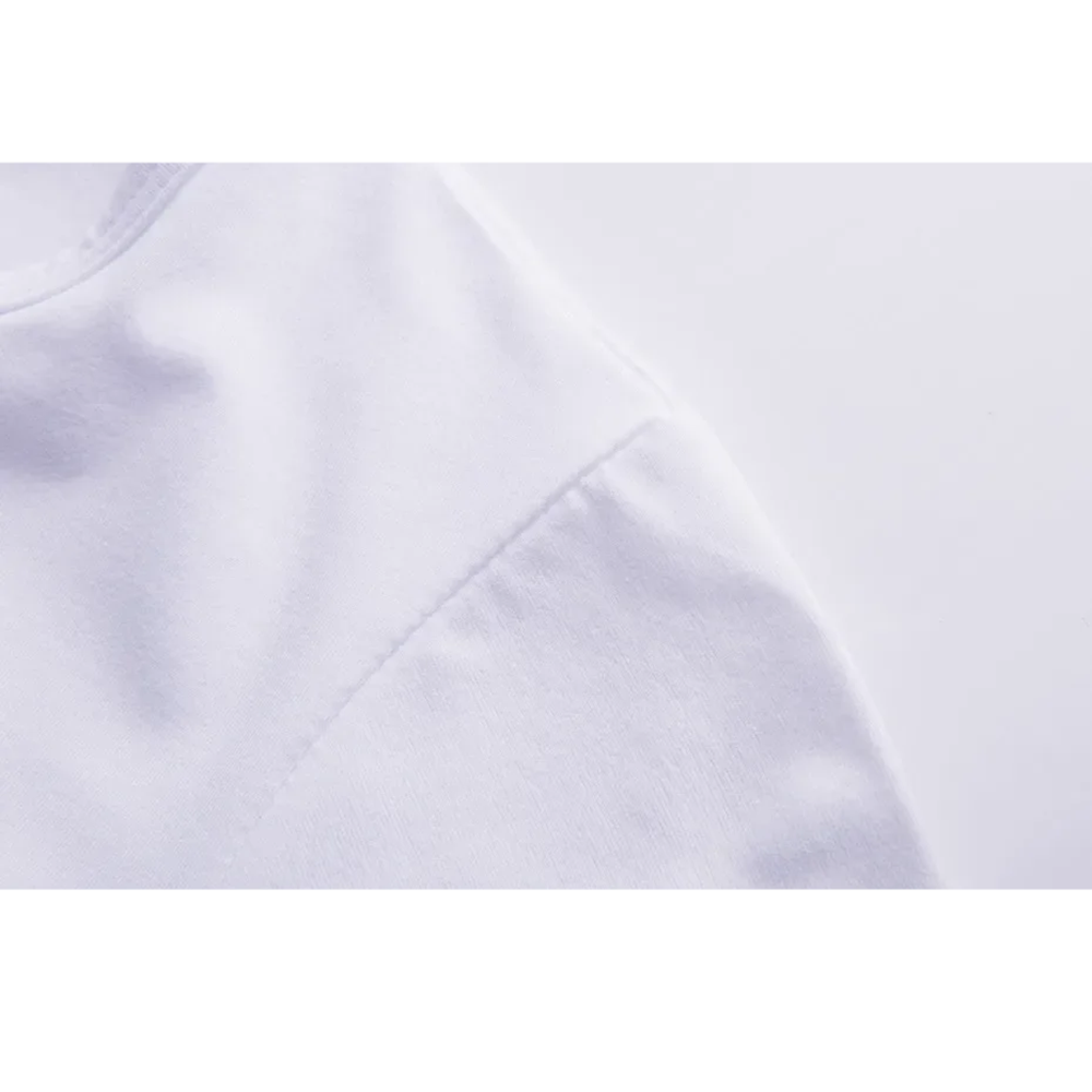 T-shirt décontracté pour femme, col rond, avec un design vintage amusant et élégant de Chihuahua fumeur, ambiance rétro. Haut Y2K.