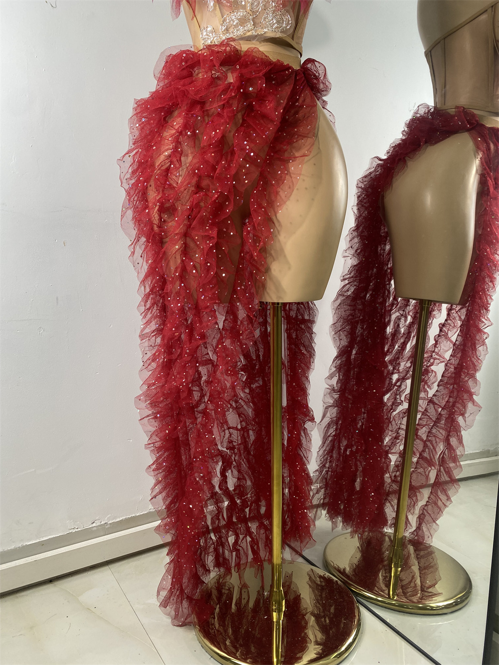 Ensemble deux pièces Sexy sans bretelles à volants pour femmes, robe longue à fente haute, nouvelle mode tendance, discothèque, fête d'anniversaire, tenue de scène