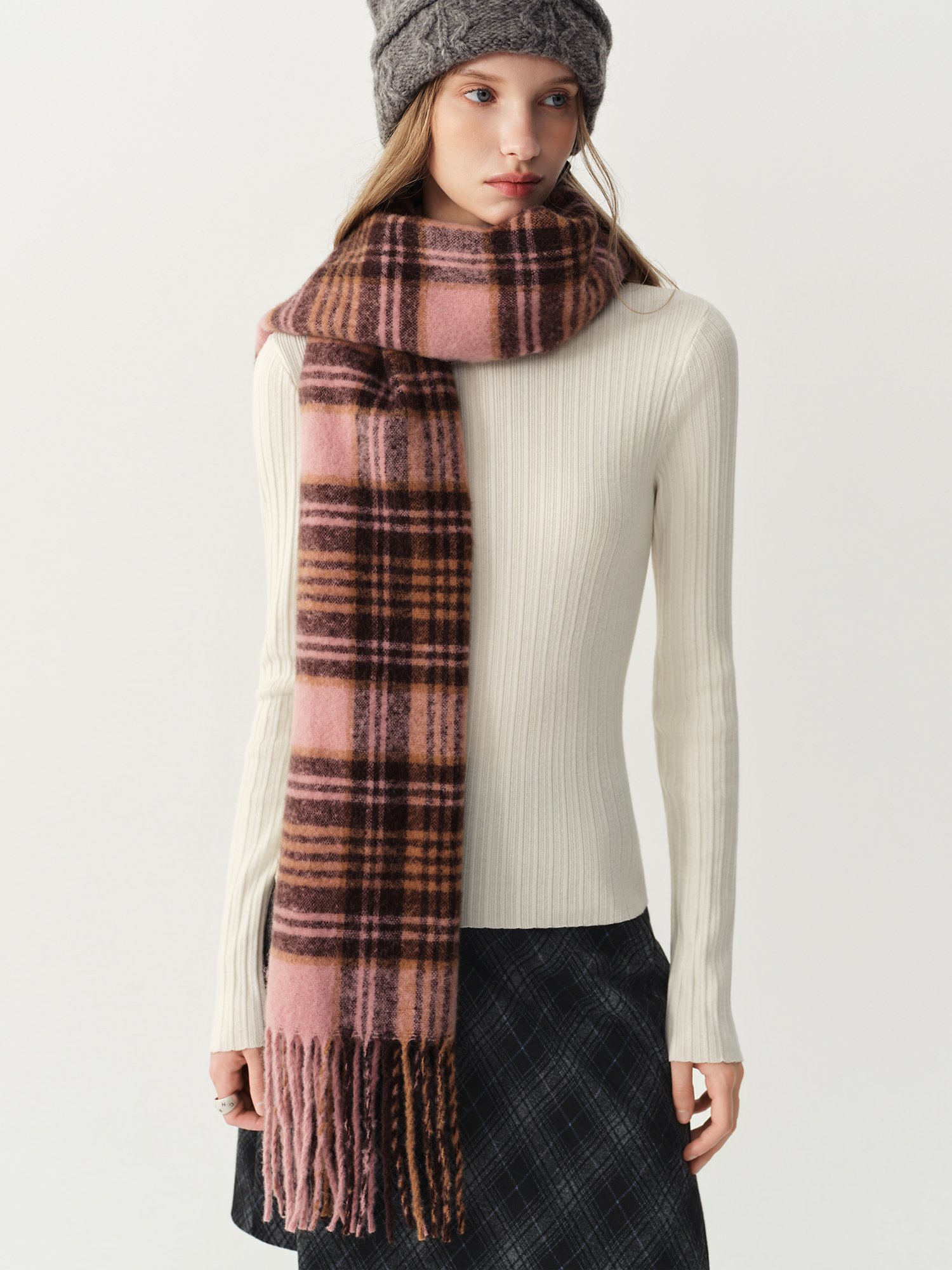 FSLE 2026 Écharpe à franges à carreaux chic pour femme - Cache-cou chaud, confortable, polyvalent et élégant pour une tenue de tous les jours et les trajets quotidiens