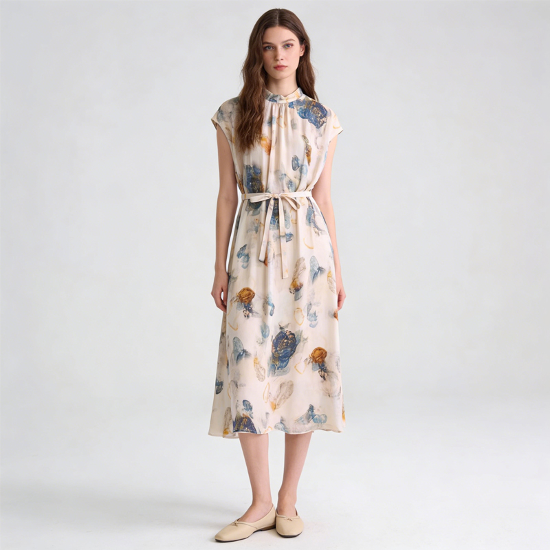 Nouvelle Robe Imprimée à Manches Courtes et Col Montant en Crêpe de Chine 100% Soie de Mûrier Naturelle pour Femme – Collection Été 2026