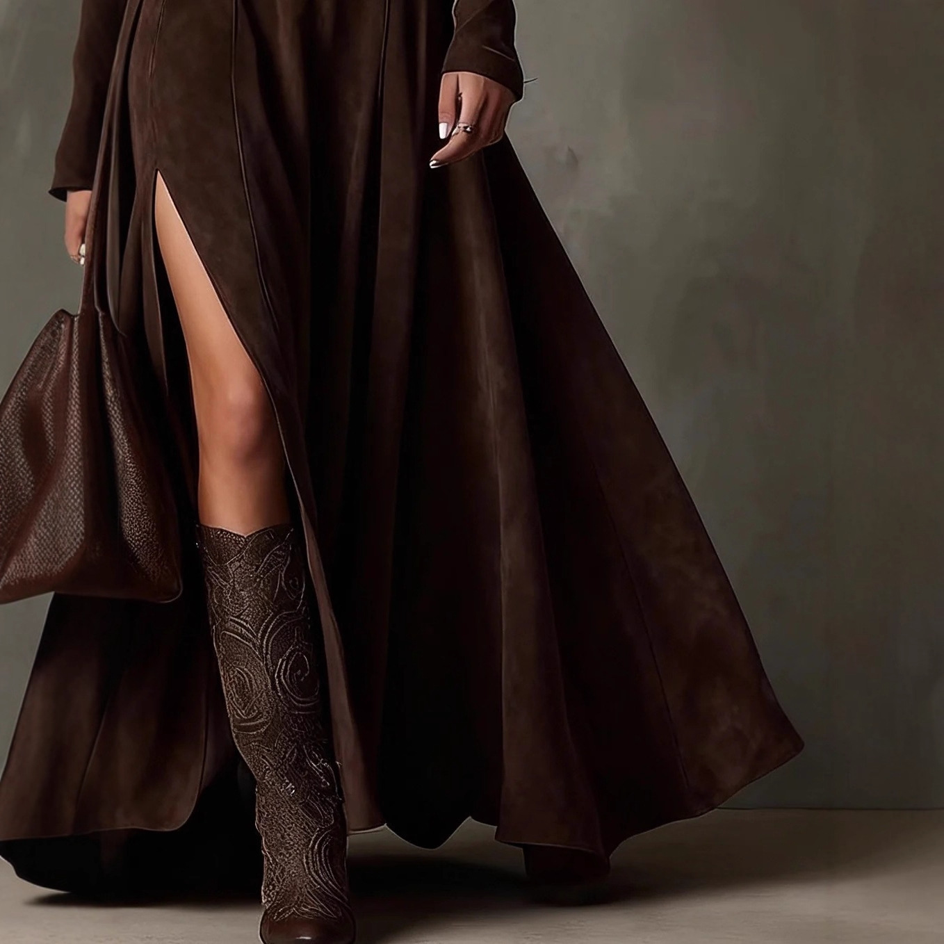 Robe élégante à manches longues et col montant pour femme, nouvelle collection 2026