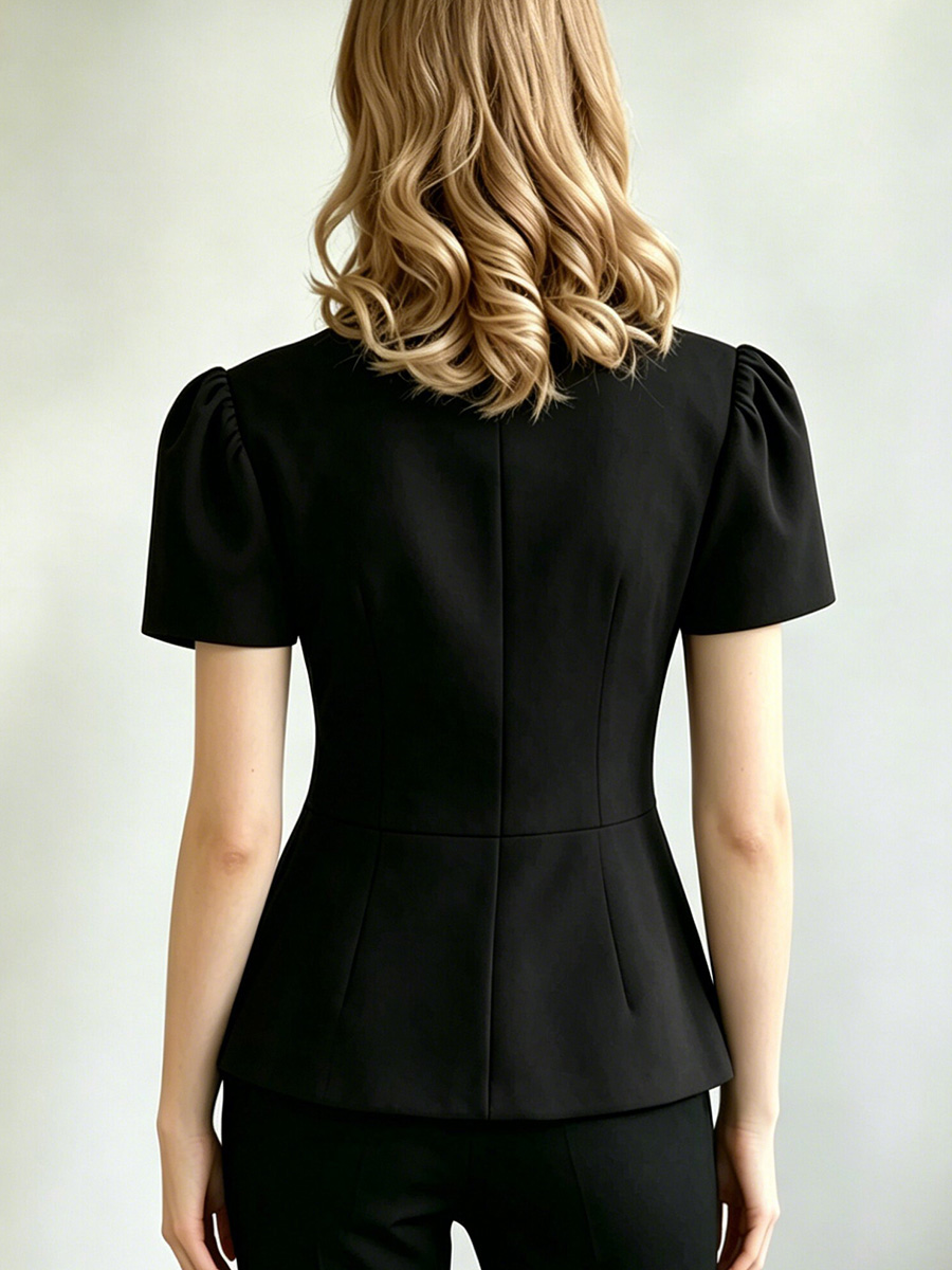 Chemise LIMO avec boutons dorés, manches bouffantes et coupe ajustée pour un style chic au bureau.