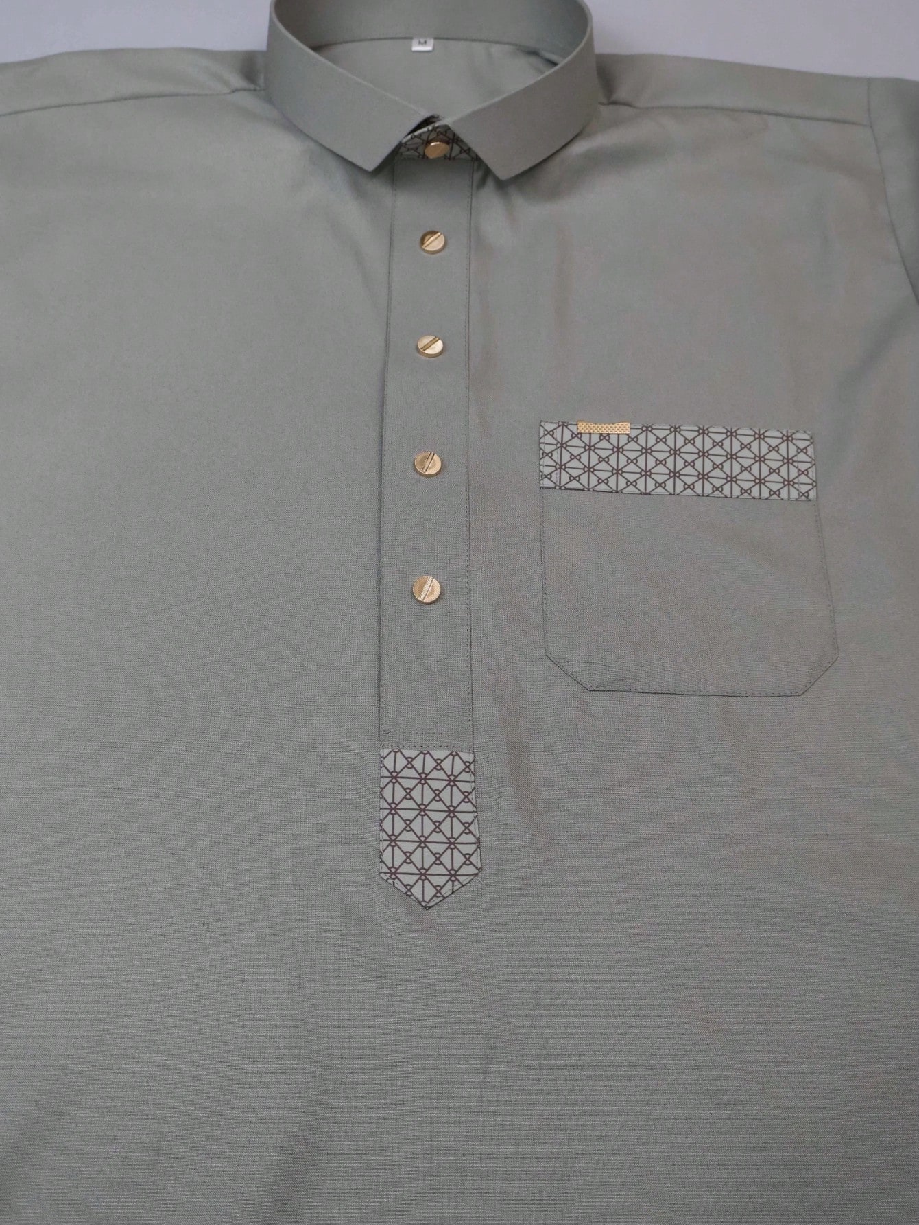 Robe longue à manches longues pour homme de style arabe, chemise à carreaux avec col et boutons décoratifs, vêtements de mode musulmane