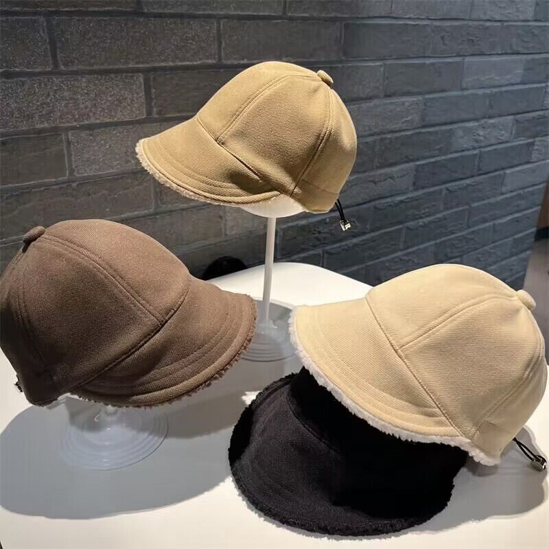 Casquette d'hiver pour femmes, chaude, coupe-vent, doublée de sherpa, pour usage quotidien, à bord souple, réglable, avec cordon de serrage, idéale pour les voyages et les activités de plein air.