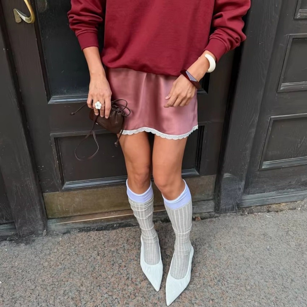 Mini-jupe blanche en satin sexy d'été, taille haute ajustée, avec patchwork de dentelle et taille élastique douce
