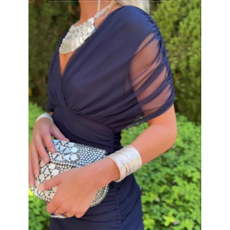 Robes tendance pour femmes 2026 : nouvelles collections, dont des modèles élégants avec doublures intérieures et des modèles sexy à décolletés plongeants.