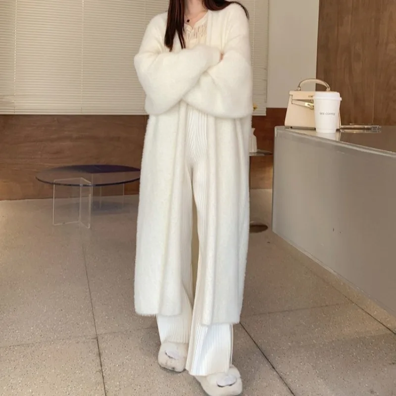 Cardigan Long blanc pour femmes, vêtements d'hiver tricotés, moelleux, manches longues, pull en cachemire, manteau, Style coréen, chaud, Vintage, nouvelle collection 2025
