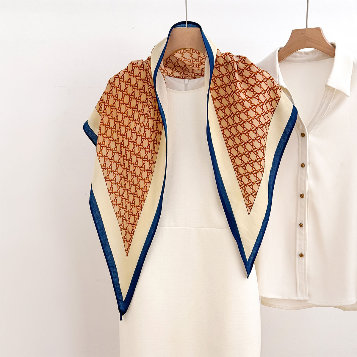 Écharpe carrée imprimée de luxe pour femme, en satin doux imitation soie, foulard, bandana, hijab, châle élégant
