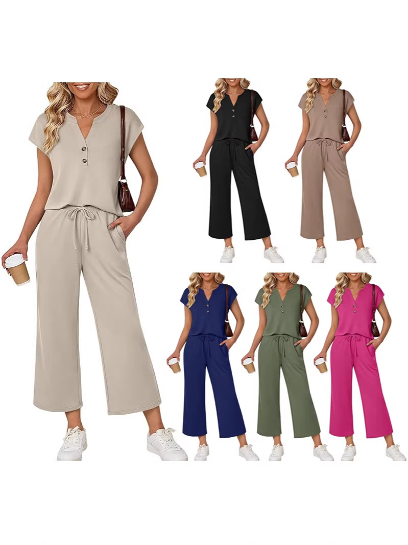 Ensemble 2 pièces décontracté pour femme : T-shirt à col en V et manches courtes boutonnées, pantalon capri ample à cordon de serrage – Tenue de détente